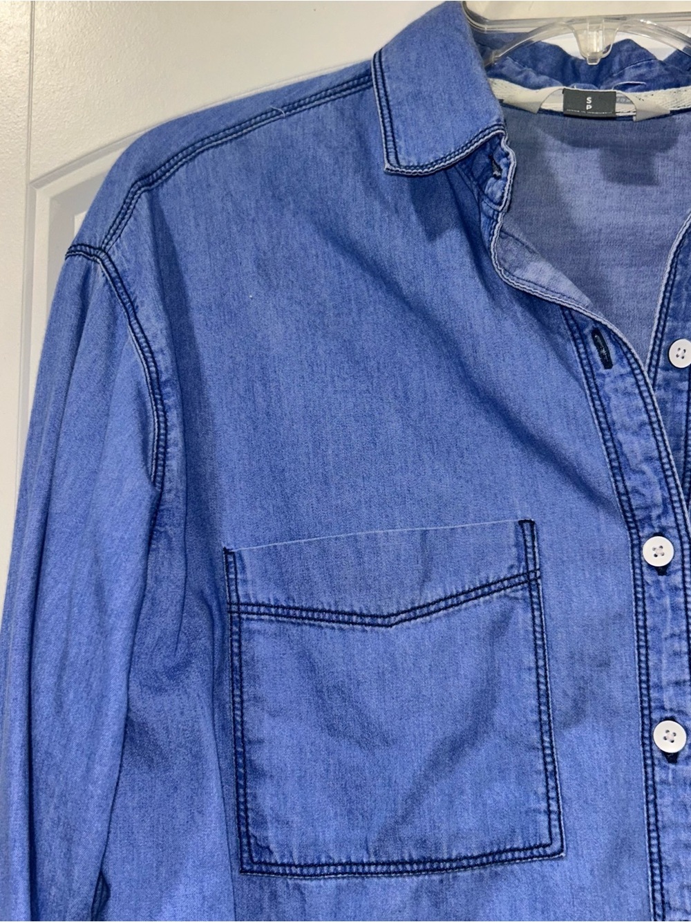 Old Navy Chambray Blue Boyfriend Button-Up Shirt - Picture 3 of 6